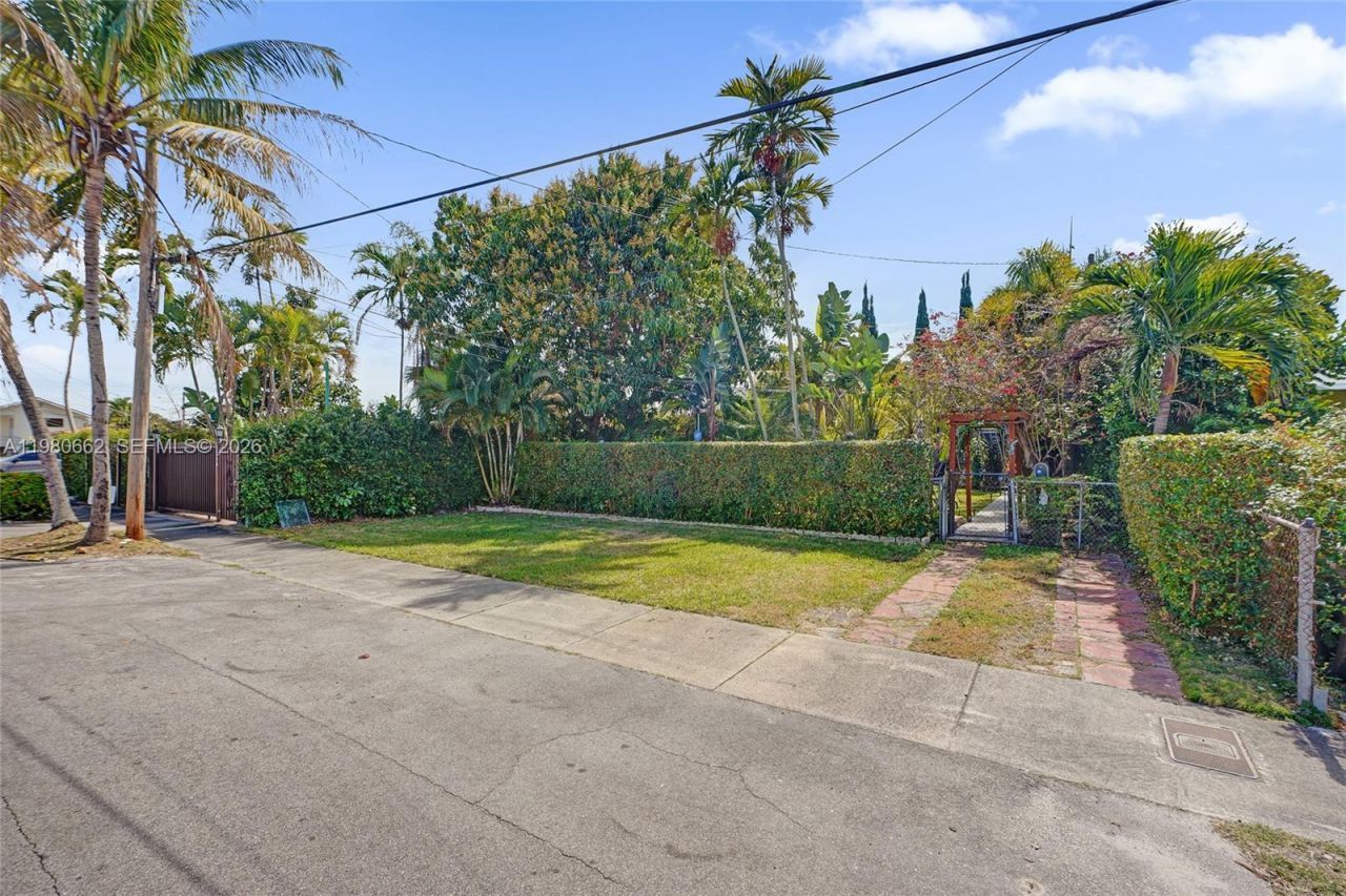 2258 SW 15th St , Miami, FL 33145 Photo