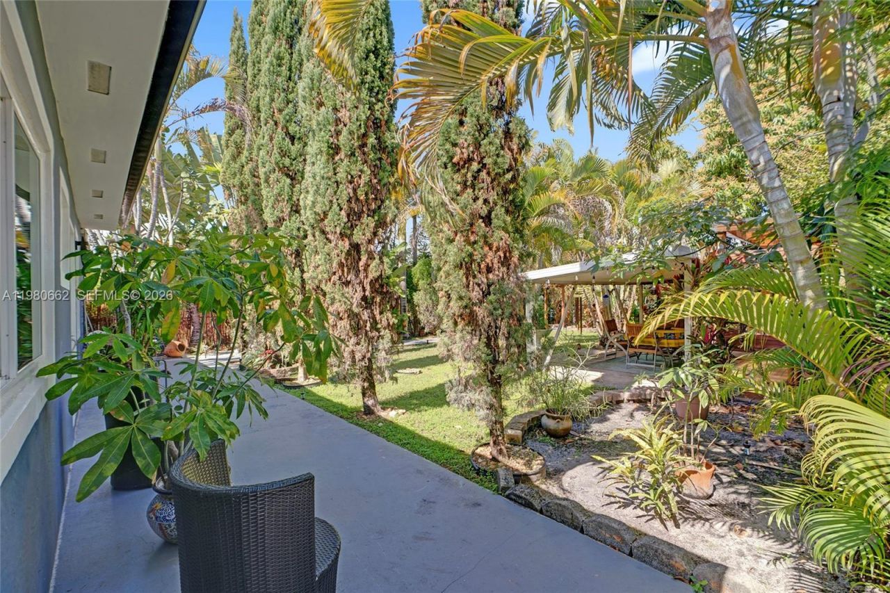 2258 SW 15th St , Miami, FL 33145 Photo