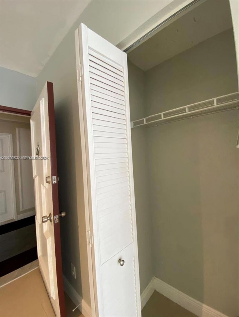 5600 Collins Ave , Unit 9Y, Miami Beach, FL 33140 Photo