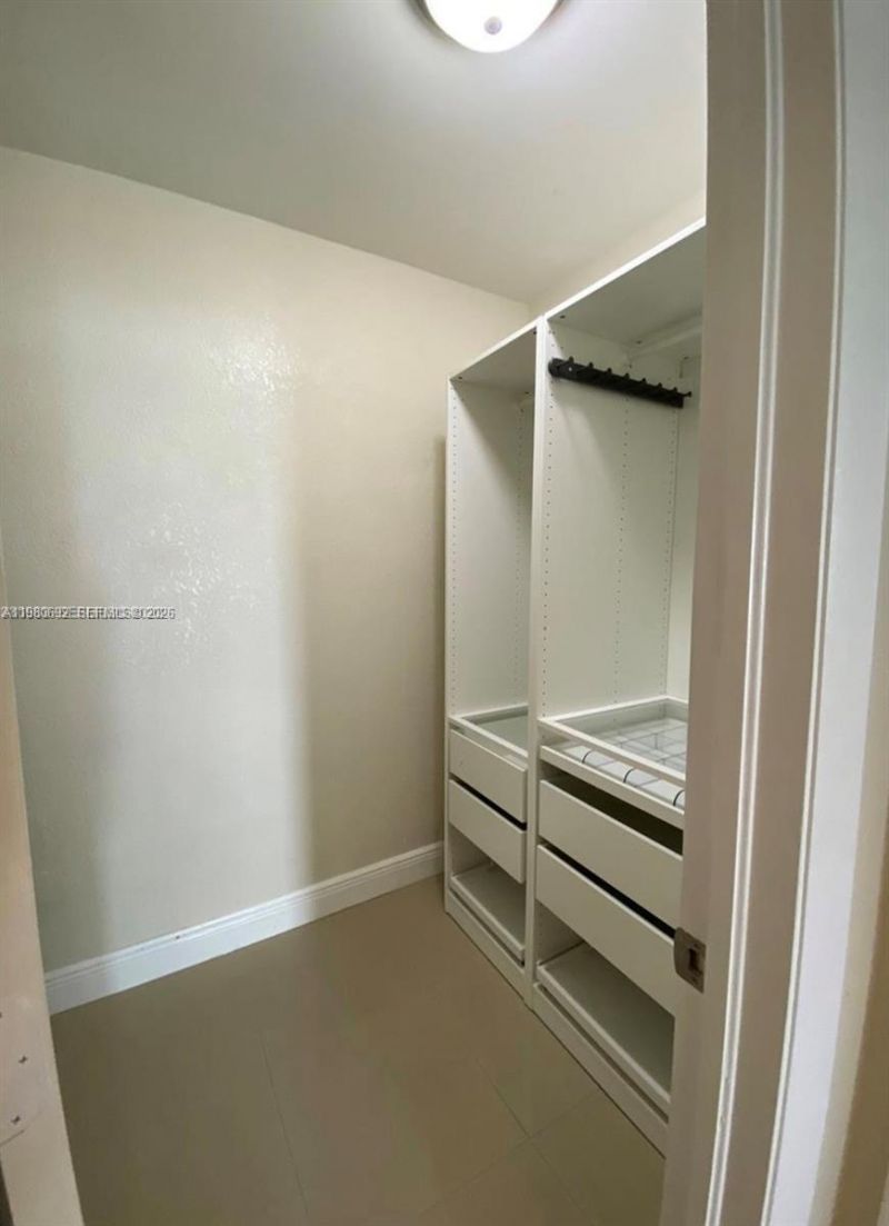 5600 Collins Ave , Unit 9Y, Miami Beach, FL 33140 Photo