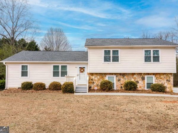 1426 Raintree Drive, Snellville, GA 30078