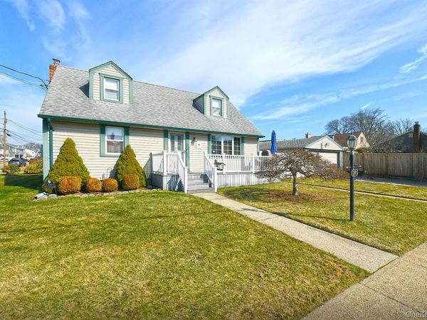 120 E Zoranne Drive , Farmingdale, NY 11735