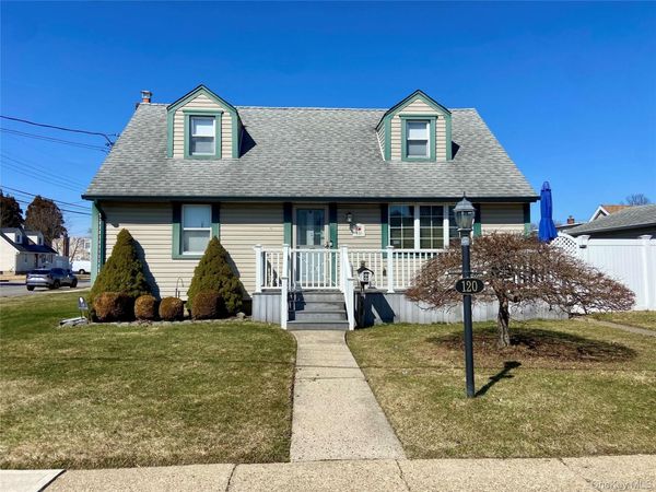 120 E Zoranne Drive , Farmingdale, NY 11735