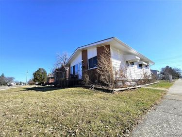 16830 S Stephens Drive E, Eastpointe, MI 48021