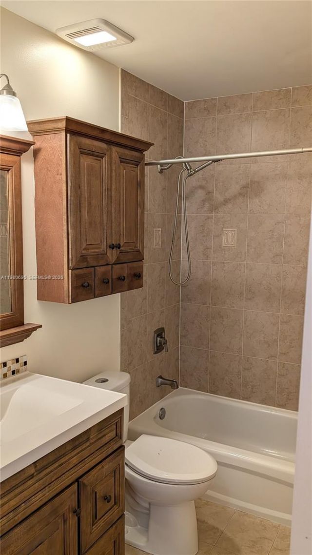 202 W Forest Oak Cir , Unit 202, Davie, FL 33325 Photo