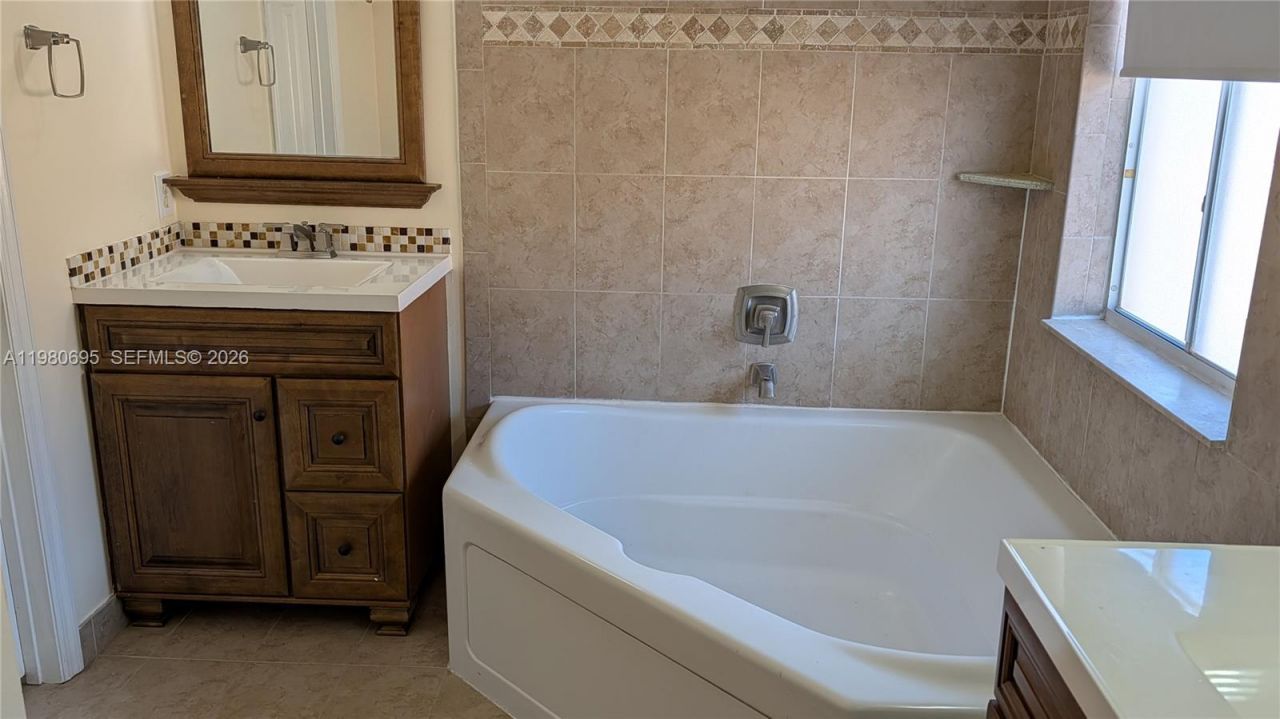 202 W Forest Oak Cir , Unit 202, Davie, FL 33325 Photo