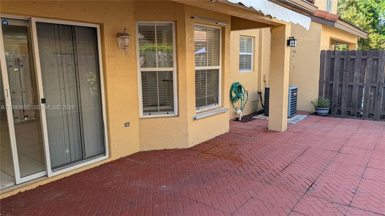 202 W Forest Oak Cir , Unit 202, Davie, FL 33325 Photo