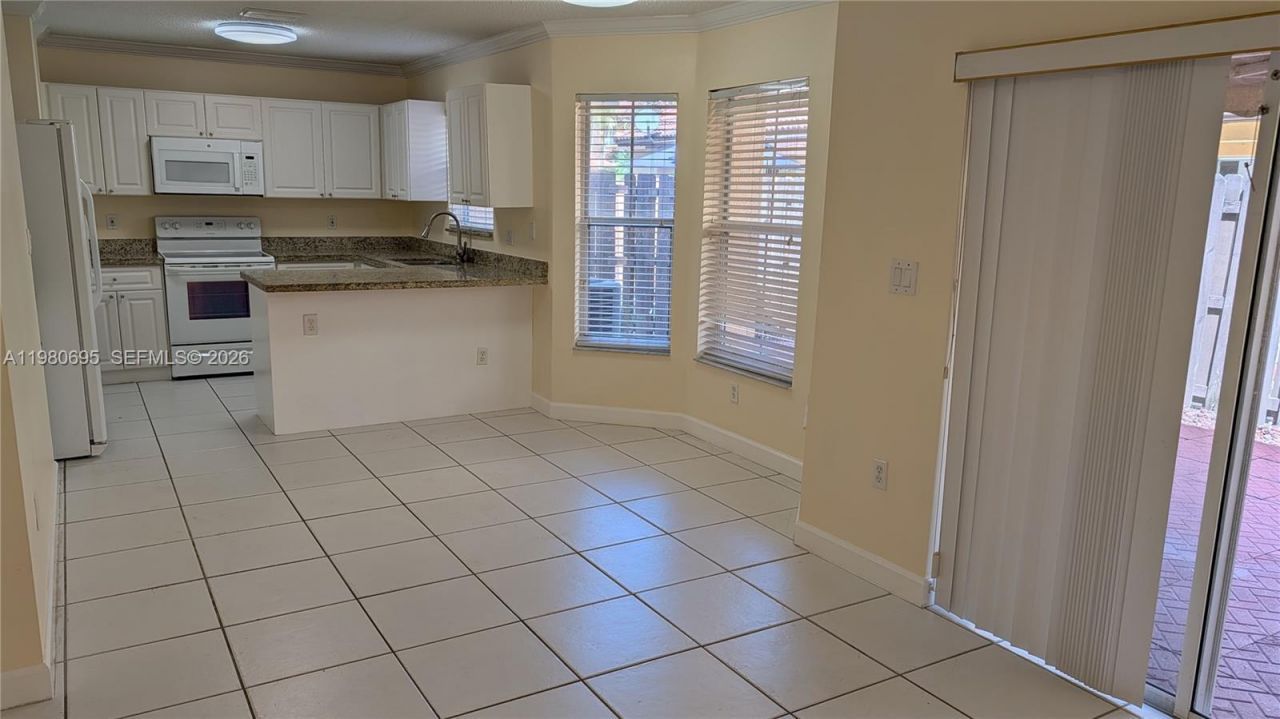 202 W Forest Oak Cir , Unit 202, Davie, FL 33325 Photo