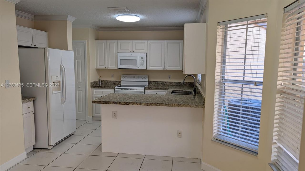 202 W Forest Oak Cir , Unit 202, Davie, FL 33325 Photo