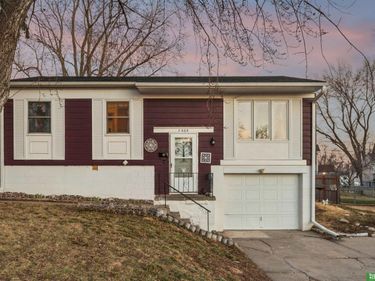 7305 S 78 Street, La Vista, NE 68128