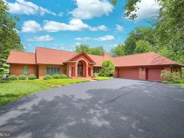 174 SPRINGHOUSE LANE, SPRING GROVE, PA 17362