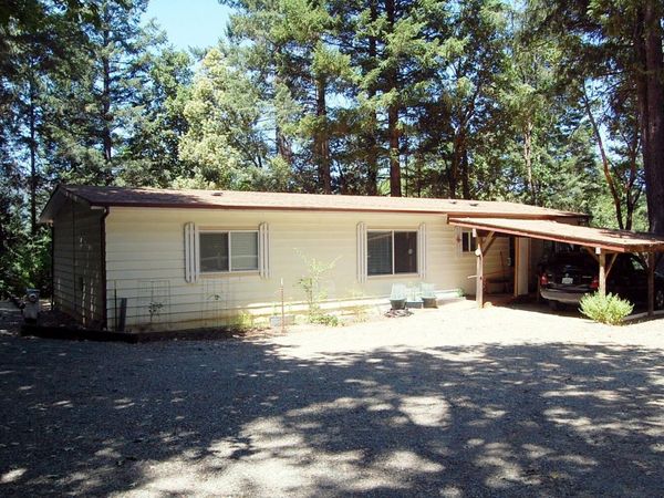 350 Hamilton Avenue, Cave Junction, OR 97523