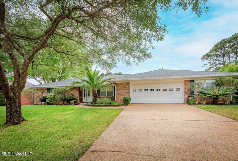 5813 Moreton Place, Ocean Springs, MS 39564 Main Photo