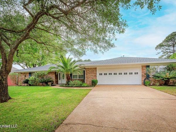 5813 Moreton Place, Ocean Springs, MS 39564