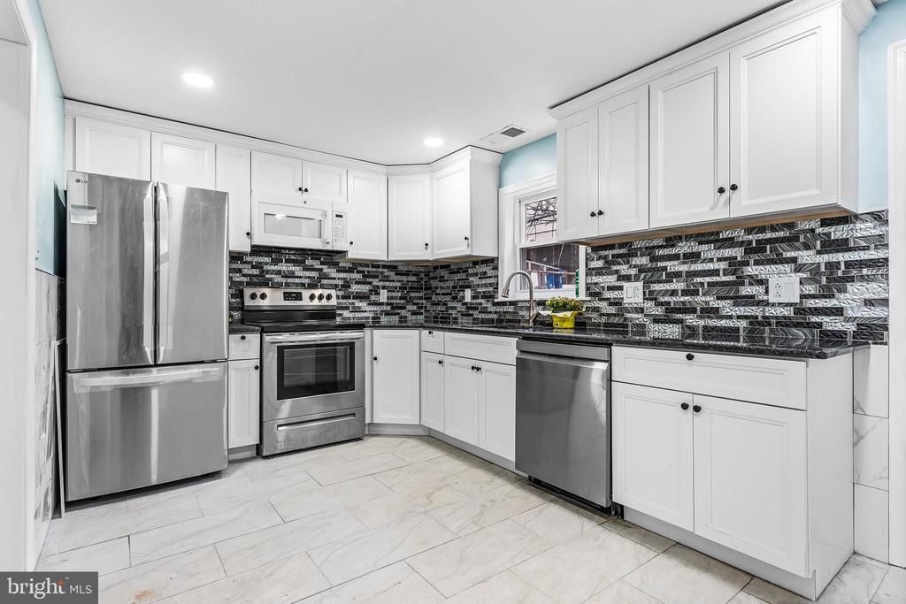 2051 S DORRANCE STREET Philadelphia, PA 19145