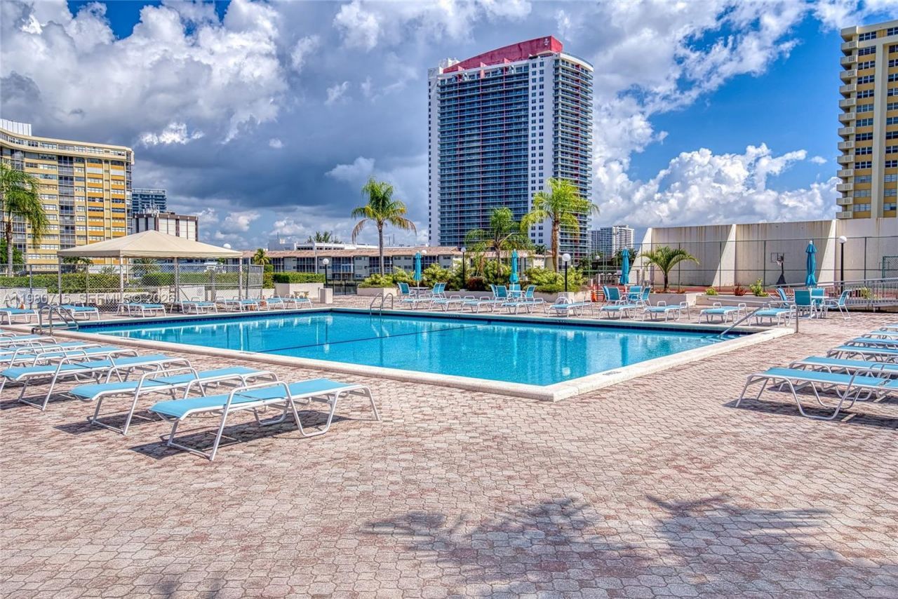 1865 S Ocean Dr , Unit 15C, Hallandale Beach, FL 33009 Photo