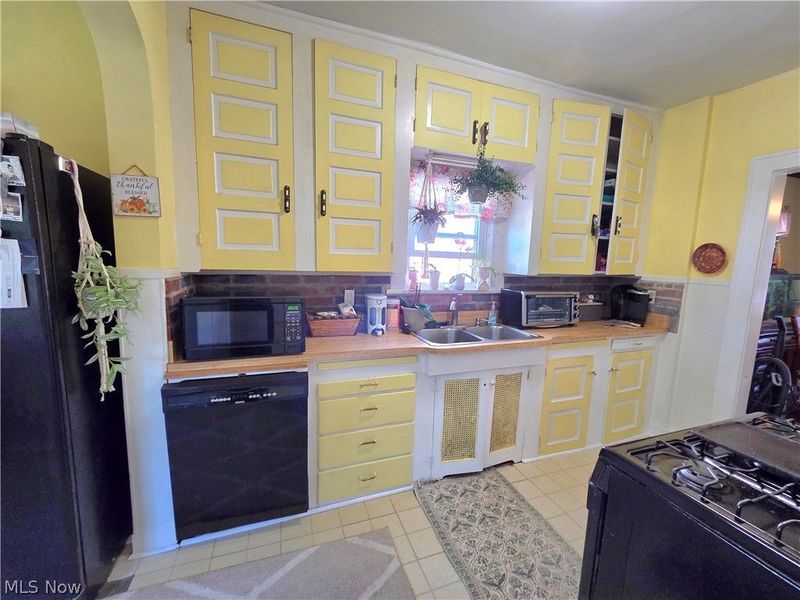 4414 Henritze Avenue, Cleveland, OH 44114 Photo 23