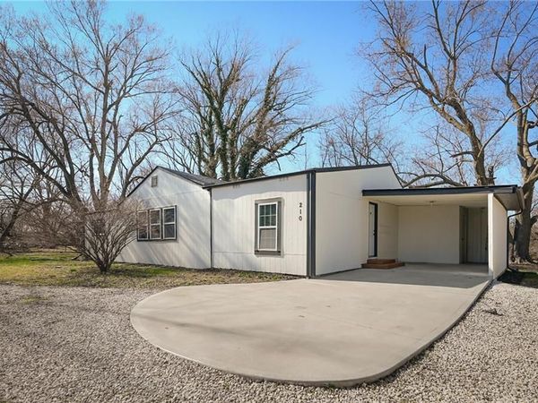 210 W Grand Street, Gardner, KS 66030