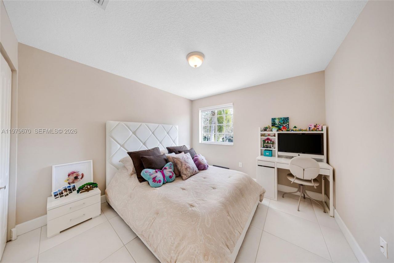 10917 NW 59th St , Doral, FL 33178 Photo