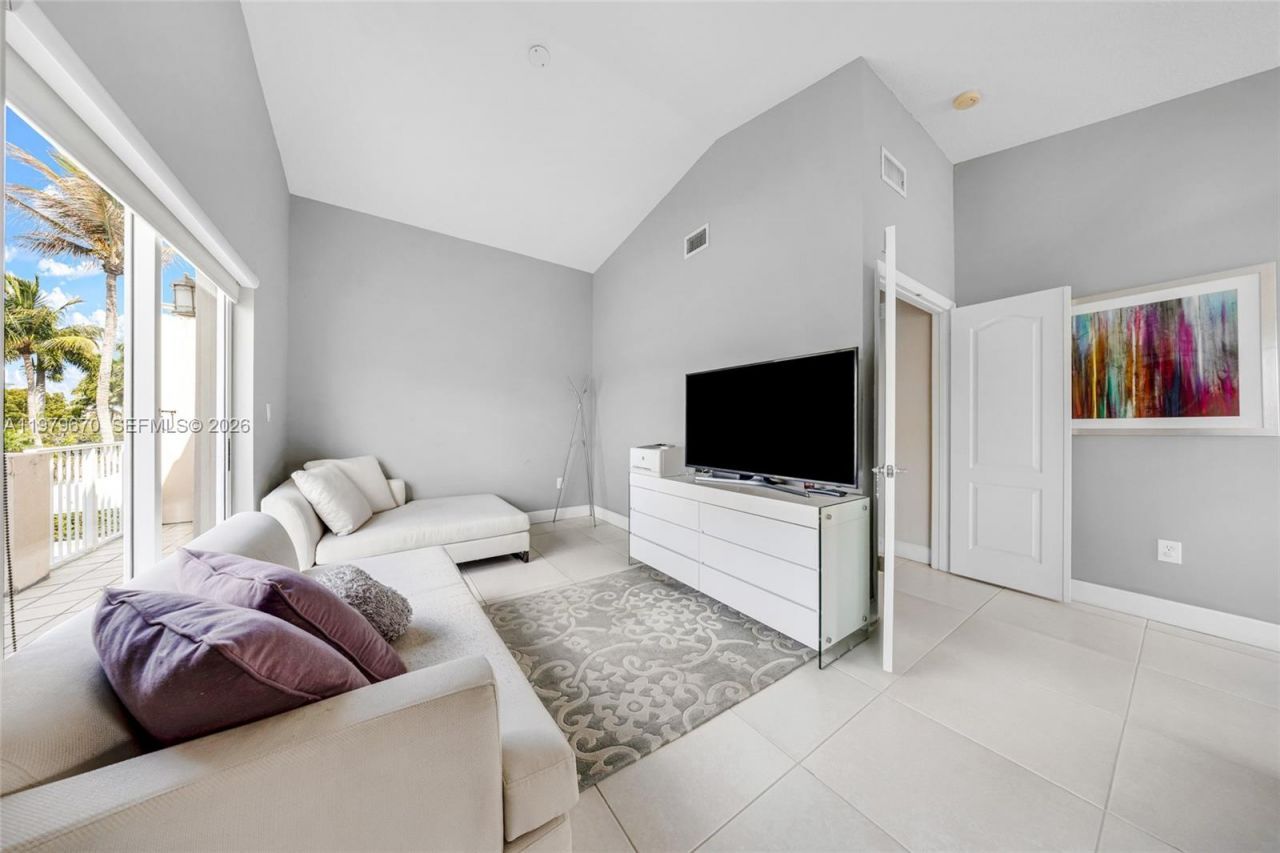 10917 NW 59th St , Doral, FL 33178 Photo