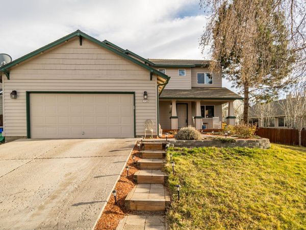3728 SW Reindeer Avenue, Redmond, OR 97756