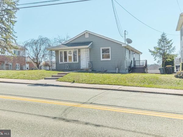 282 E BROADWAY, RED LION, PA 17356