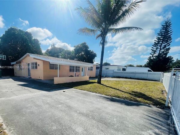 18425 NW 42nd Pl, Miami Gardens, FL 33055