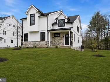 10 CHURCHVILLE LANE, CHURCHVILLE, PA 18966