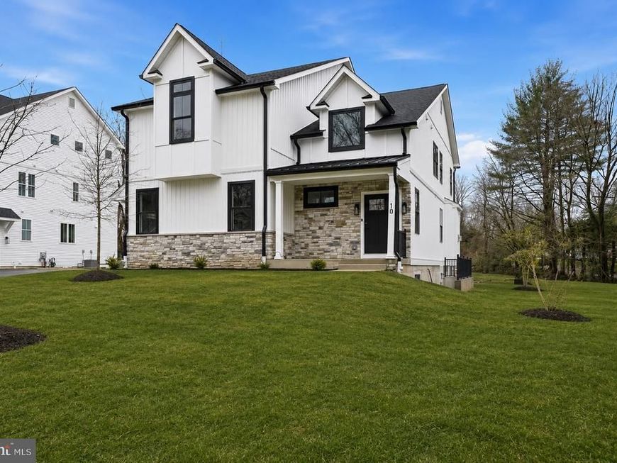 10 Churchville Lane, Churchville, PA 18966 Main Photo