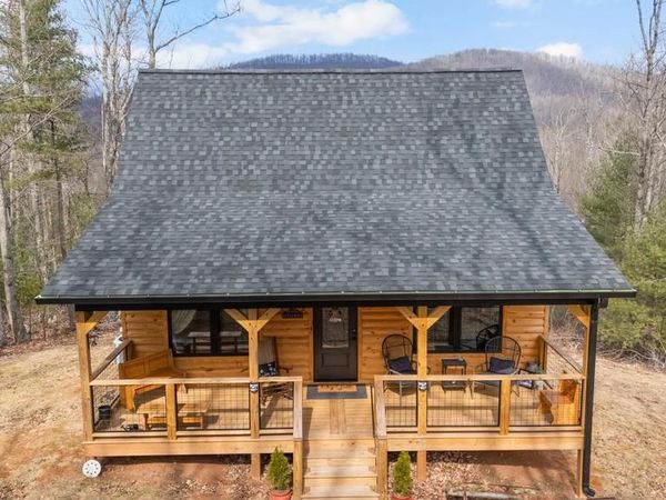 1823 DESERT ROAD, HAYWOOD, VA 22722