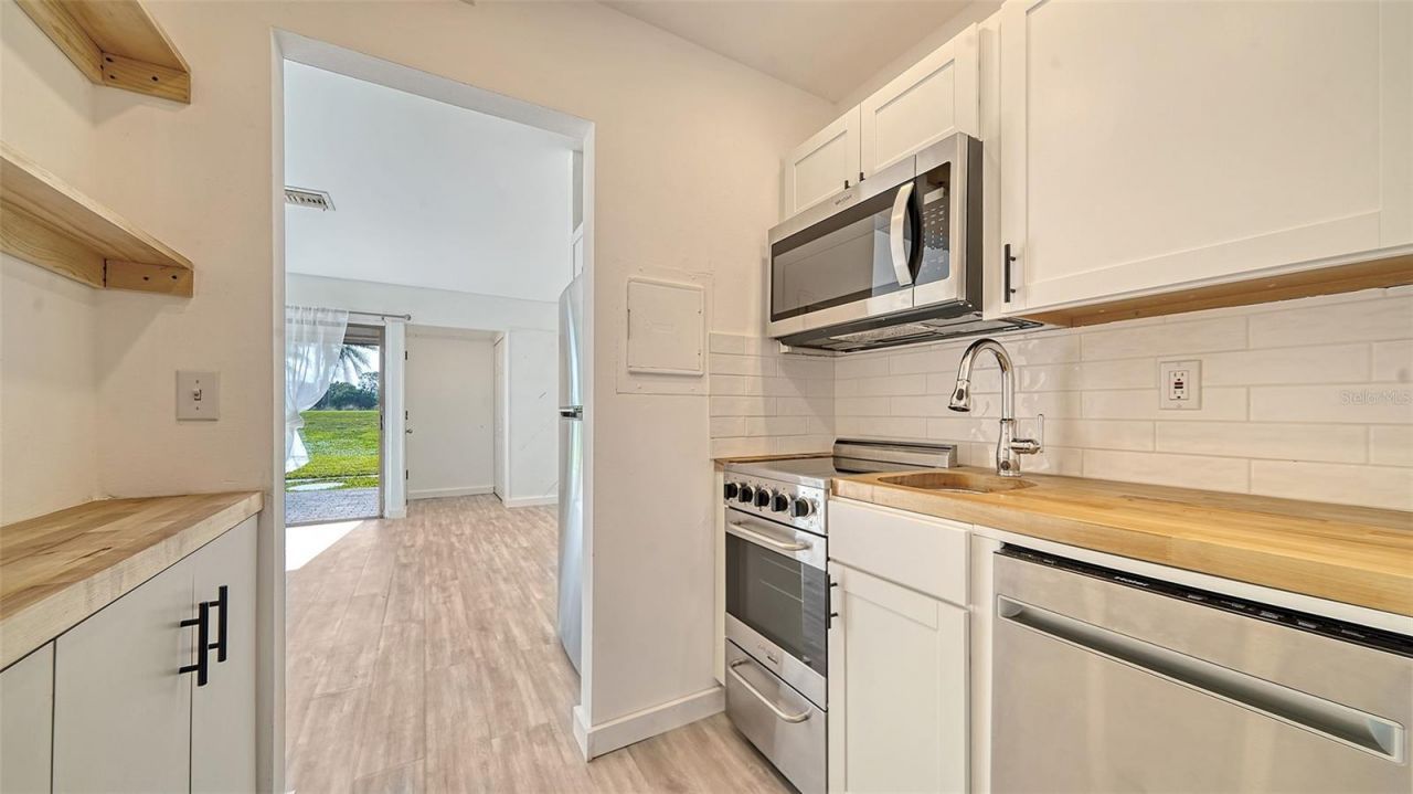 3507 Longmeadow , Unit 4, Sarasota, FL 34235 Photo