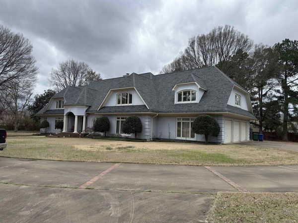 8975 BRIDGE FOREST DR, Germantown, TN 38138