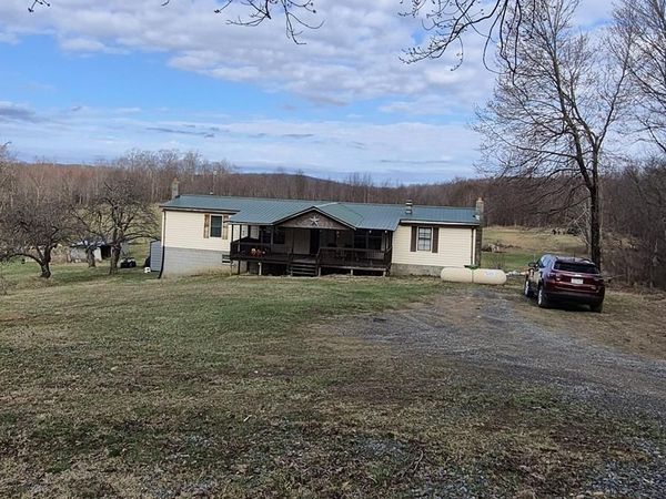 477 Pence Lane, NALLEN, WV 26680