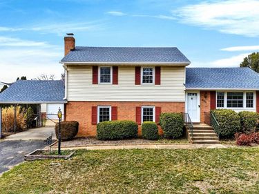 205 STONEWALL DR, Waynesboro, VA 22980