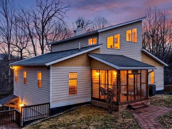 62 SUMMIT CT, Roseland, VA 22967