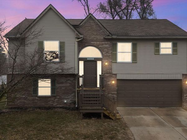 38592 Emerald Lane N, Westland, MI 48185