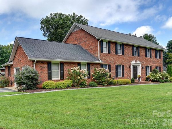 507 Fenwick Court, Hendersonville, NC 28739