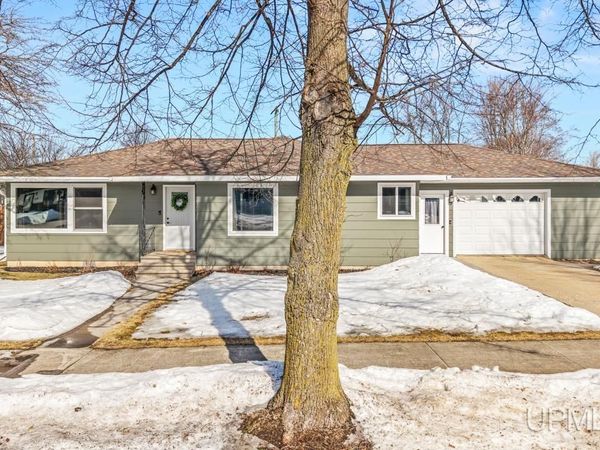 220 Michigan Avenue, Gladstone, MI 49837