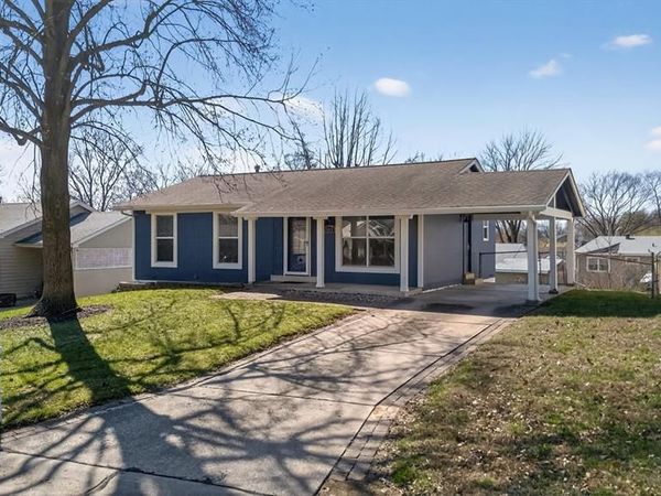 1415 Saint Theresa Lane, St Charles, MO 63304