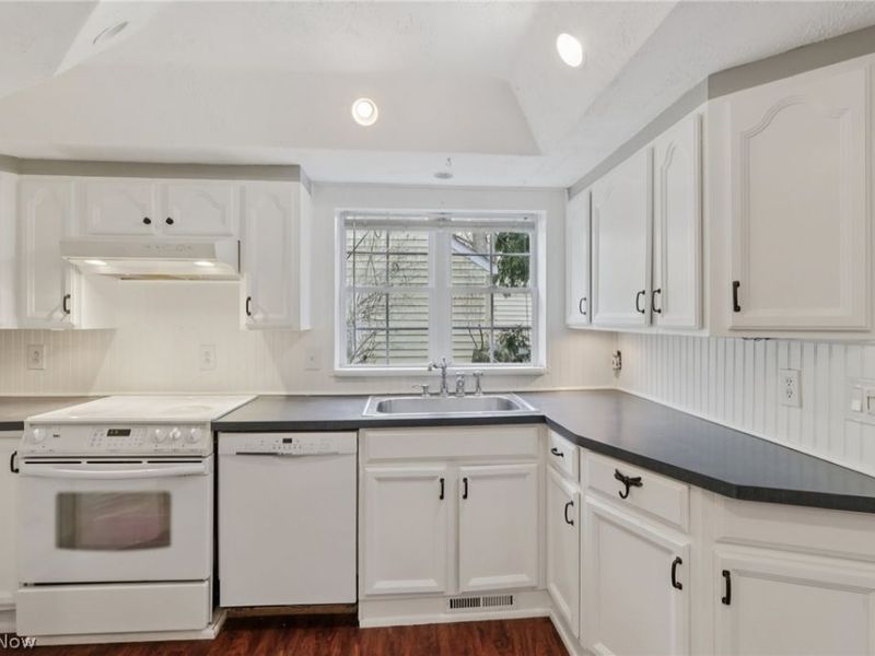 26626 Osborn Road, Bay Village, OH 44140 Photo 9