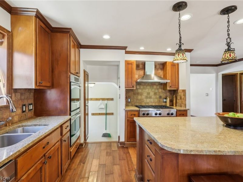 23708 E Baintree Road , Beachwood, OH 44122 Photo 7