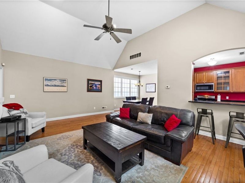 2425 Derbyshire Court , Unit B4-C, Cleveland Heights, OH 44106 Photo 8