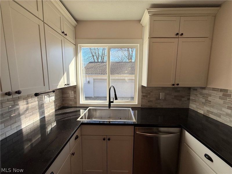 5815 Warwick Drive , Parma, OH 44129 Photo 8