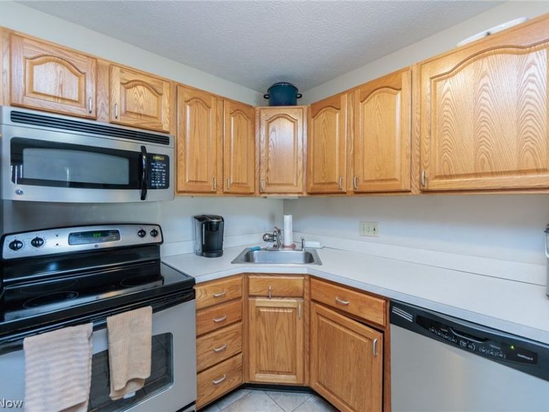 9415 Preakness Drive , Unit D, Northfield, OH 44067 Photo 13