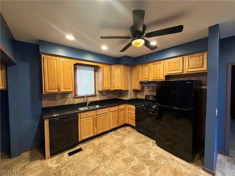 4312 Warner Road , Cleveland, OH 44105 Photo 10