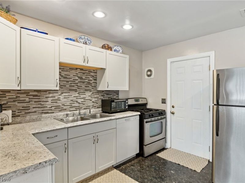 2317 40th Street NE, Canton, OH 44705 Photo 10