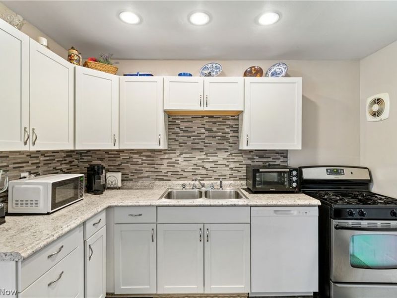 2317 40th Street NE, Canton, OH 44705 Photo 11