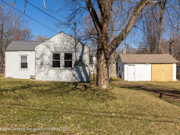 826 R G Curtiss Avenue, Lansing, MI 48911