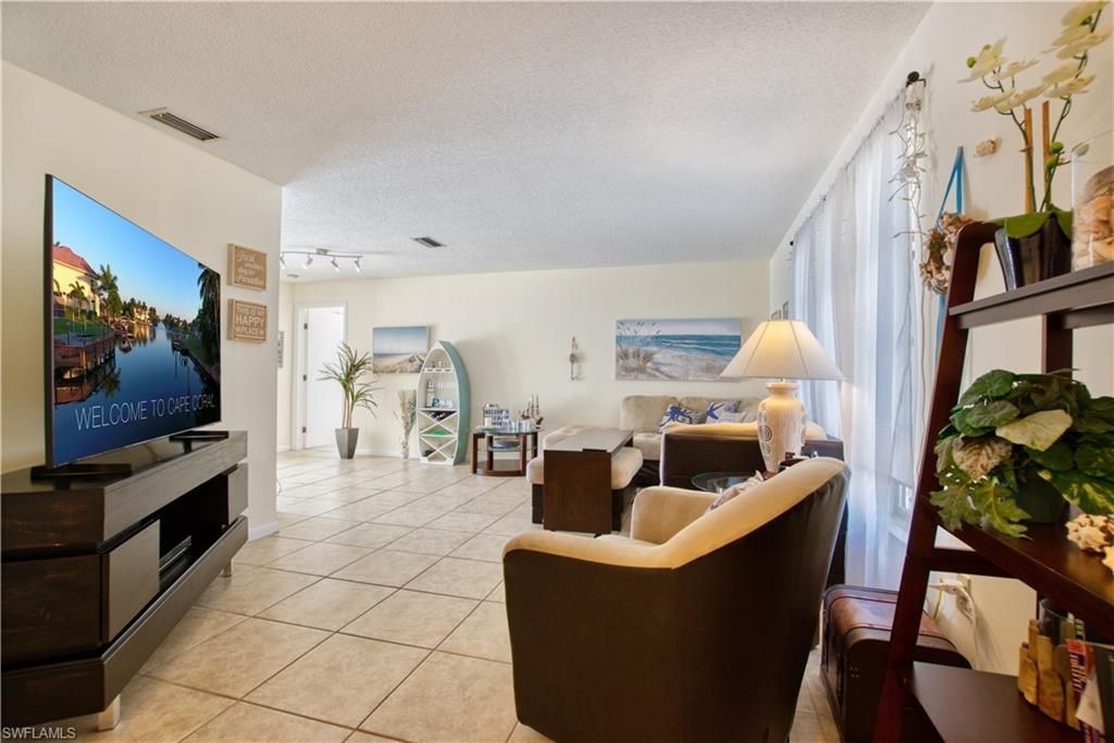 318 SE 33rd Ter , Cape Coral, FL 33904 Photo