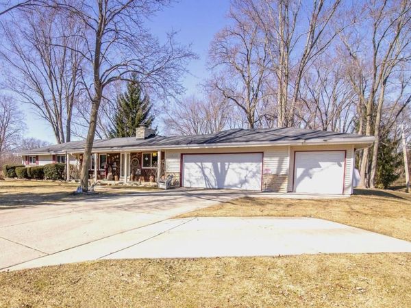 S67W13014 Larkspur ROAD, Muskego, WI 53150
